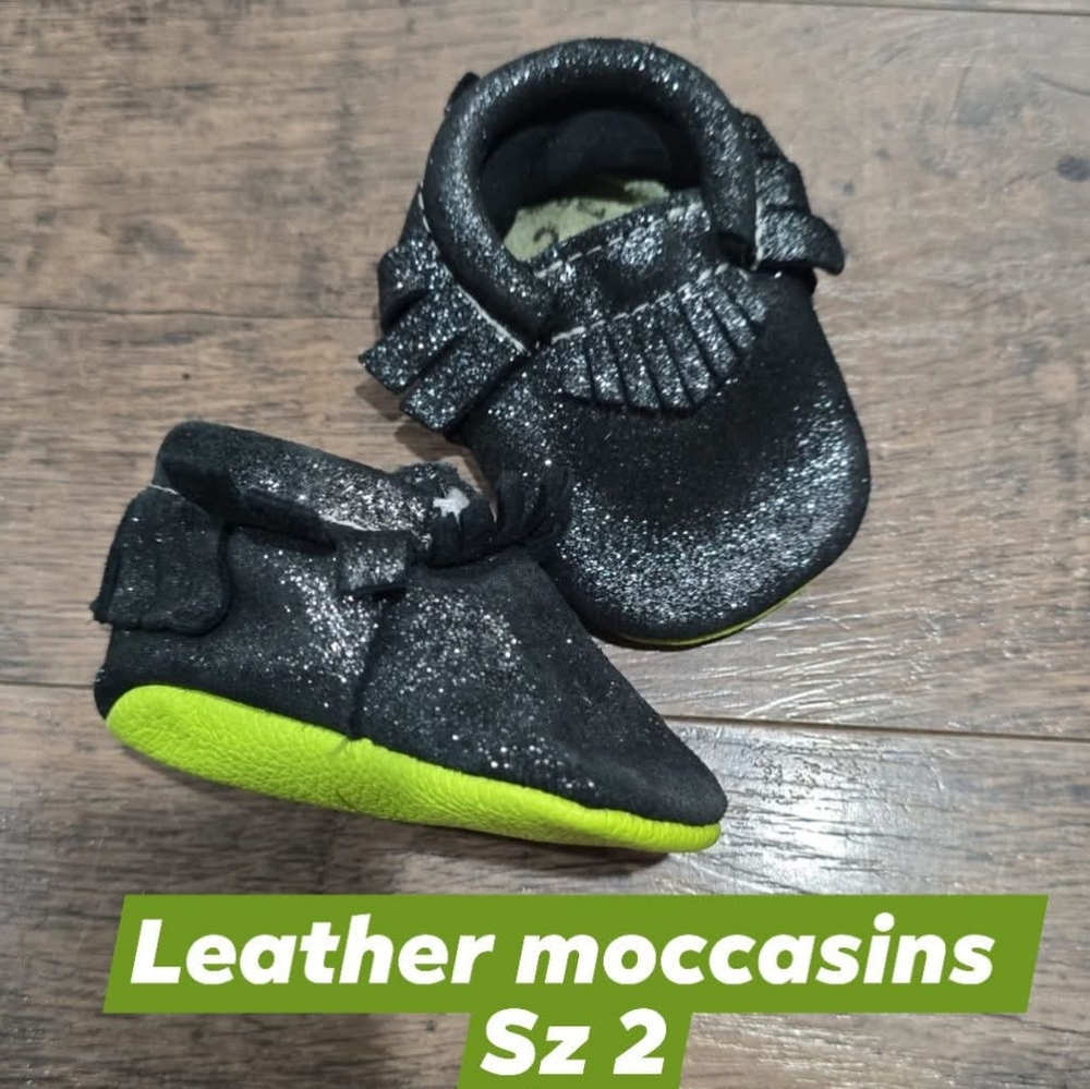 Baby girl leather moccasins shoes sz 2